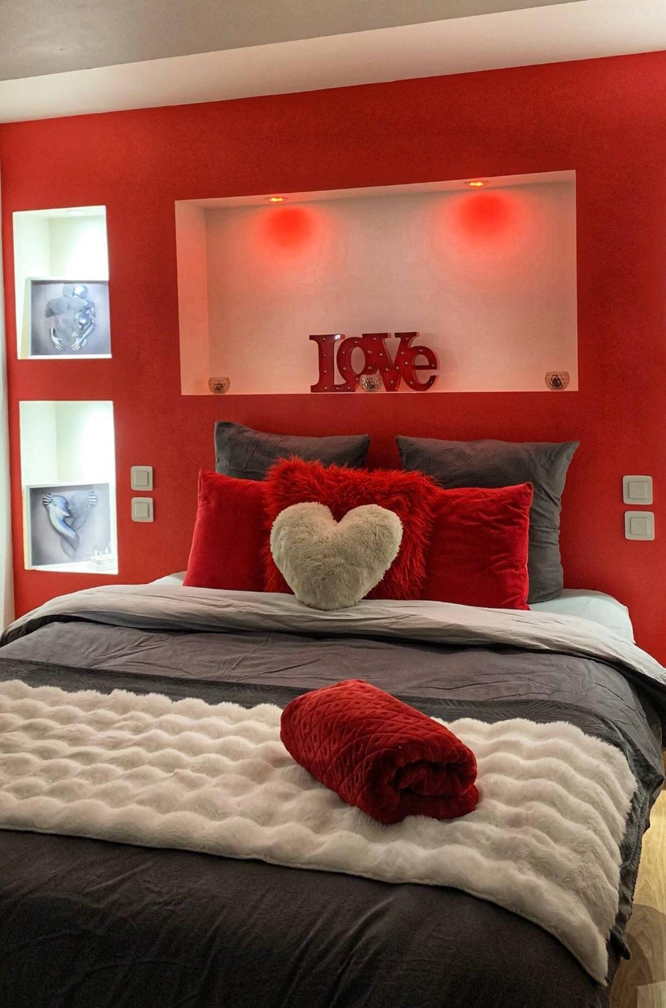 Love Room Perpignan Jacuzzi & Ambiance Romantique Villeneuve-de-la-Raho Exterior photo