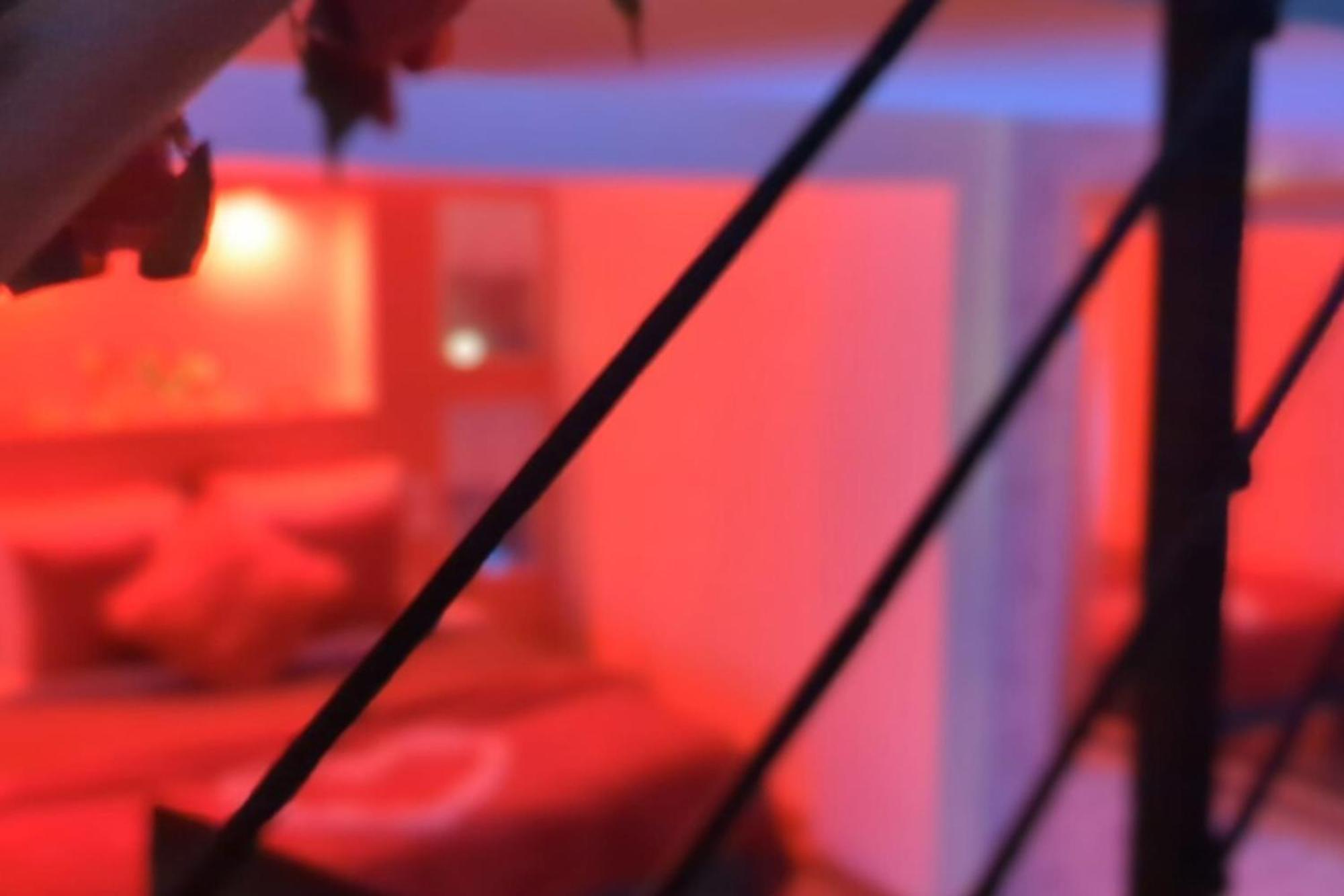 Love Room Perpignan Jacuzzi & Ambiance Romantique Villeneuve-de-la-Raho Exterior photo