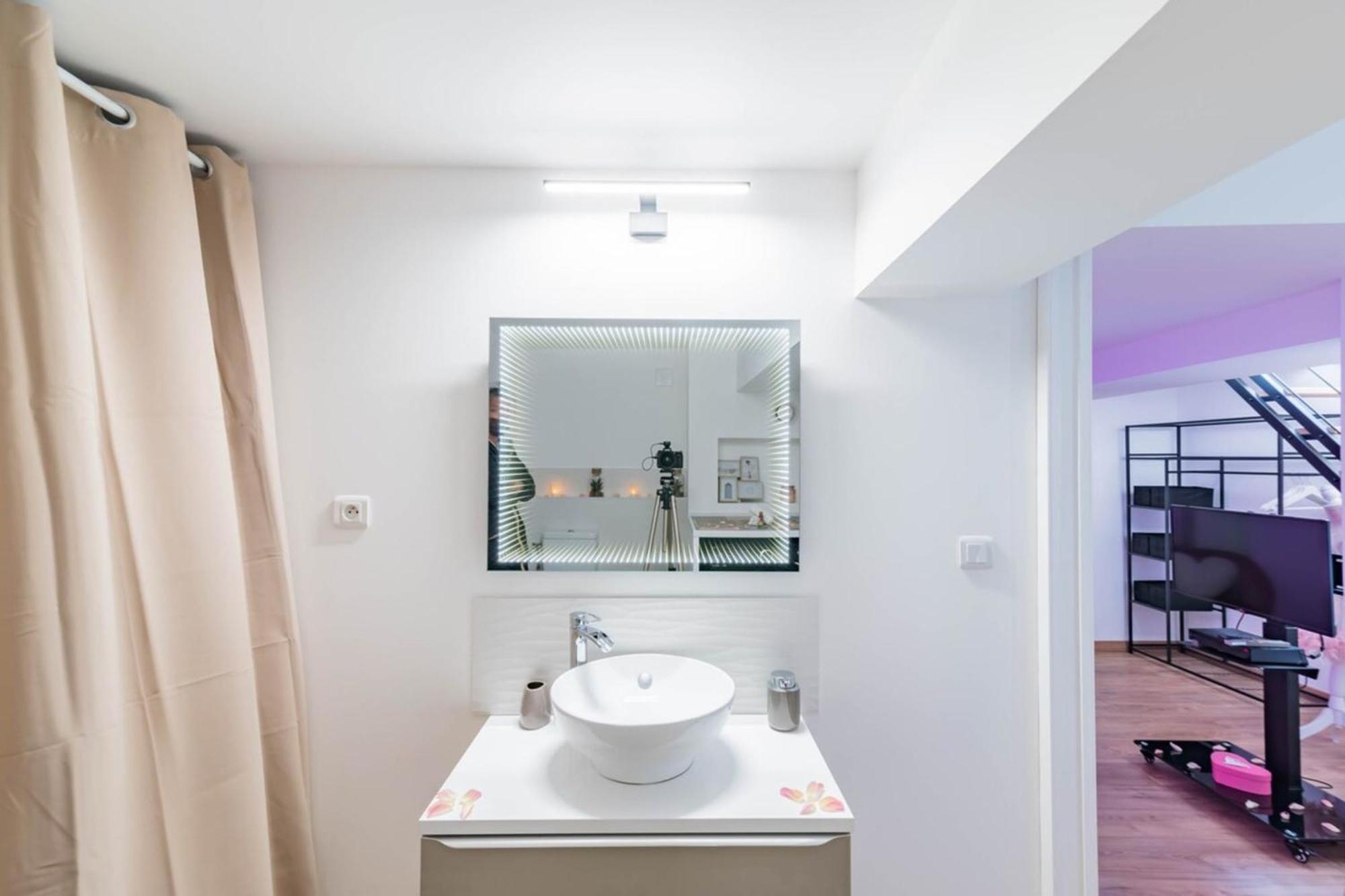 Love Room Perpignan Jacuzzi & Ambiance Romantique Villeneuve-de-la-Raho Exterior photo